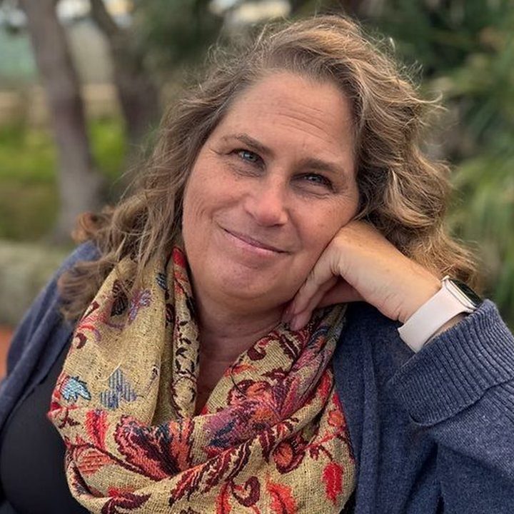 Dr Lorraine Levy
