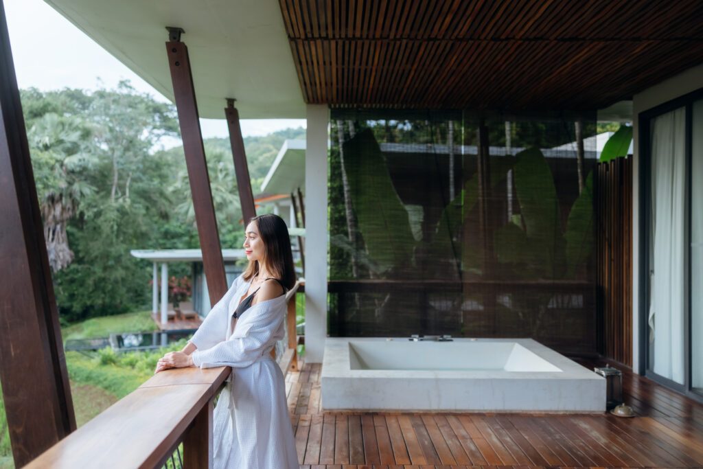 A pavilion with a deep bath open to the forest