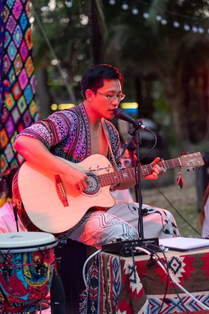 Kane Lorh playing