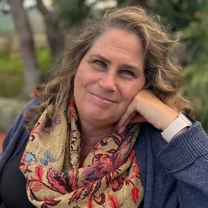 Dr Lorraine Levy